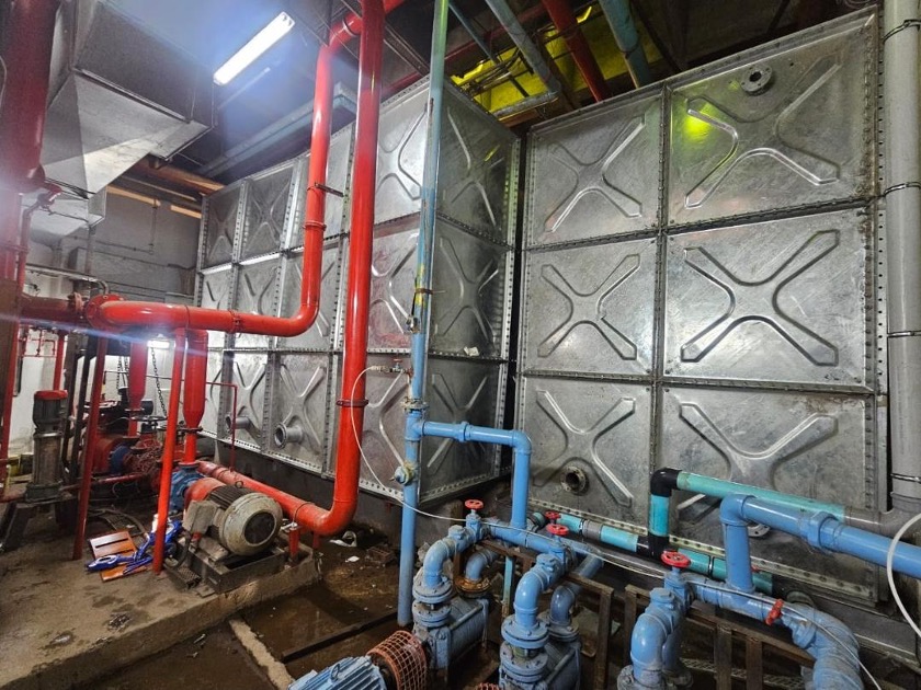 Indoor sectional water tank — Hyatt Regency